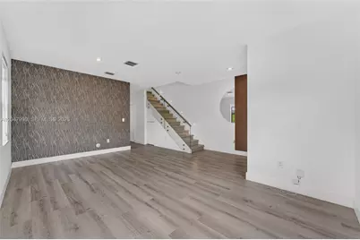 10908 W 32nd Ln, Hialeah, FL 33018 - Photo 4