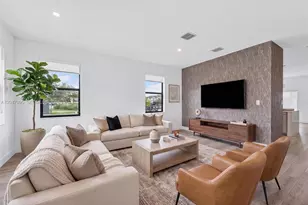 10908 W 32nd Ln, Hialeah, FL 33018 - Photo 2