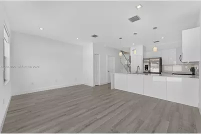 10908 W 32nd Ln, Hialeah, FL 33018 - Photo 10