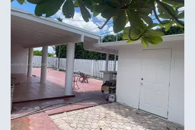 900 W 50th Pl, Hialeah, FL 33012 - Photo 2