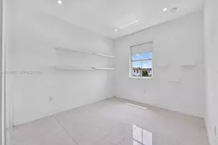11024 W 35th Ln, Hialeah, FL 33018 - Photo 16