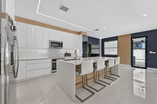 11024 W 35th Ln, Hialeah, FL 33018 - Photo 12
