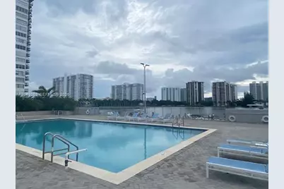 18061 Biscayne Blvd #PH02, Aventura, FL 33160 - Photo 22