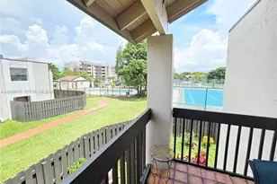8877 Fontainebleau Blvd, Miami, FL 33172 - Photo 14