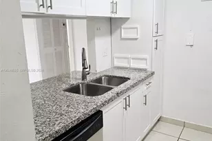 8877 Fontainebleau Blvd, Miami, FL 33172 - Photo 2