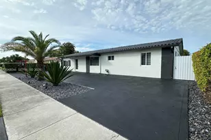10790 SW 66th Dr, Miami, FL 33173 - Photo 2
