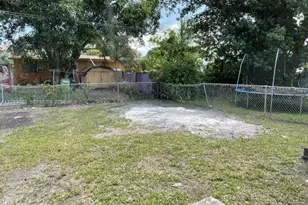 1240 NW 102nd St, Miami, FL 33147 - Photo 22