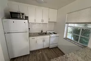 34 SW 5th St, Hallandale Beach, FL 33009 - Photo 8