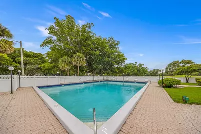 3001 W Rolling Hills Cir #610, Davie, FL 33328 - Photo 24
