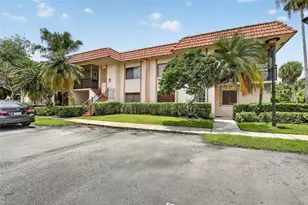 359 Lakeview Dr, Weston, FL 33326 - Photo 2