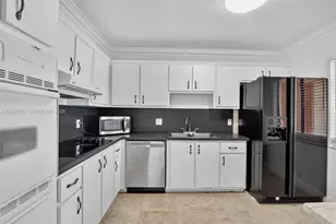 359 Lakeview Dr, Weston, FL 33326 - Photo 8