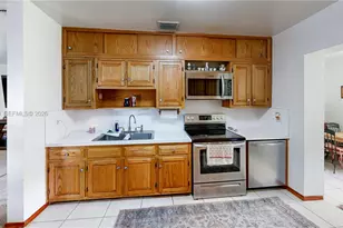 1560 NE 12th St, Homestead, FL 33033 - Photo 14