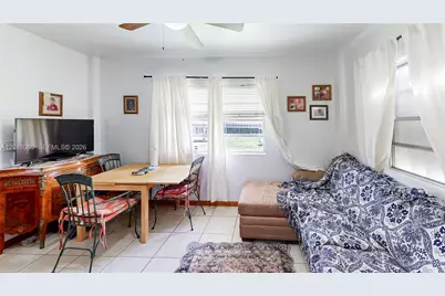 1560 NE 12th St, Homestead, FL 33033 - Photo 10