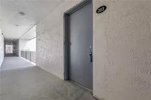 9520 SW 8th St, Miami, FL 33174 - Photo 8