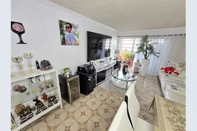 1555 W 44th Pl #235, Hialeah, FL 33012 - Photo 14