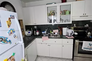 1555 W 44th Pl, Hialeah, FL 33012 - Photo 8