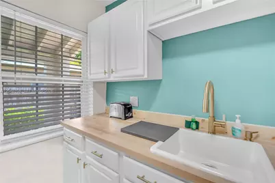 261 SW 15th St #2, Dania Beach, FL 33004 - Photo 12