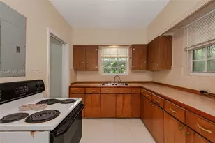 245 NE 48th St, Miami, FL 33137 - Photo 6
