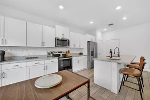 826 SE 17th St, Homestead, FL 33034 - Photo 12