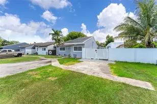 25808 SW 127th Ct Cir, Homestead, FL 33032 - Photo 2