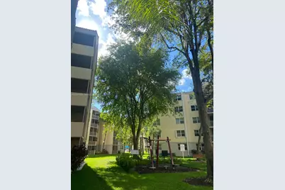 8225 Lake Dr #404, Doral, FL 33166 - Photo 14