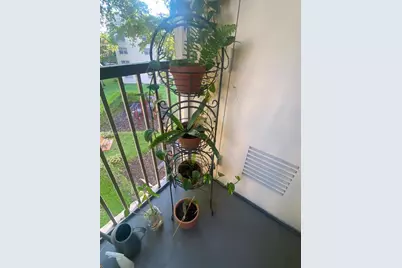 8225 Lake Dr #404, Doral, FL 33166 - Photo 28