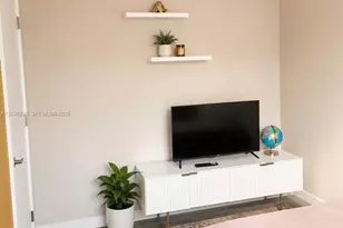 810 7th St, Miami Beach, FL 33139 - Photo 4