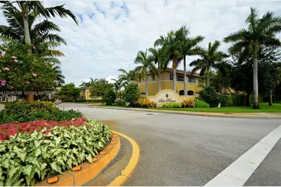 6041 SW 19 Pl, North Lauderdale, FL 33068 - Photo 2