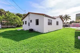 860 NW 17th Ct, Miami, FL 33125 - Photo 4