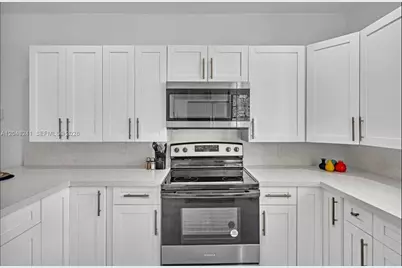860 NW 17th Ct, Miami, FL 33125 - Photo 22