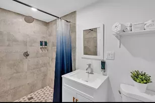 860 NW 17th Ct, Miami, FL 33125 - Photo 26