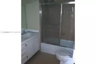 3001 W Rolling Hills Cir, Davie, FL 33328 - Photo 6
