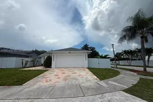 14305 SW 182nd Terrace, Miami, FL 33177 - Photo 2