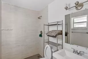 1010 NE 138th St, North Miami, FL 33161 - Photo 14