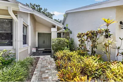 12104 Landing Way, Cooper City, FL 33026 - Photo 2