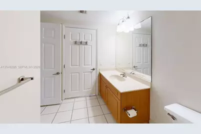 900 SW 8th St #1110, Miami, FL 33130 - Photo 6