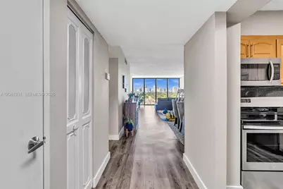 3375 N Country Club Dr #905, Aventura, FL 33180 - Photo 2