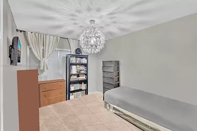 331 NE 176th St, North Miami Beach, FL 33162 - Photo 18