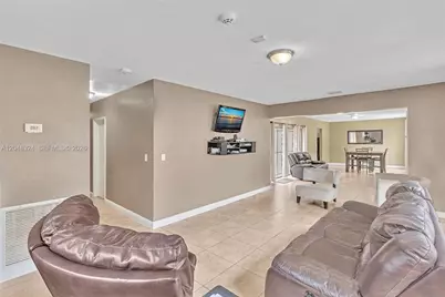 331 NE 176th St, North Miami Beach, FL 33162 - Photo 16