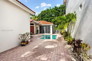 1221 E Bel Aire Dr E, Pembroke Pines, FL 33027 - Photo 4