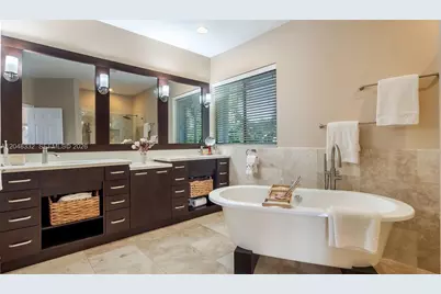 1221 E Bel Aire Dr E, Pembroke Pines, FL 33027 - Photo 34
