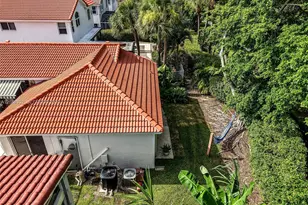 1221 E Bel Aire Dr E, Pembroke Pines, FL 33027 - Photo 50