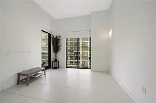 31 SE 6th St, Miami, FL 33131 - Photo 14