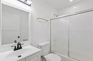 6823 W 36th Ave, Hialeah, FL 33018 - Photo 16