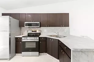 6823 W 36th Ave, Hialeah, FL 33018 - Photo 10