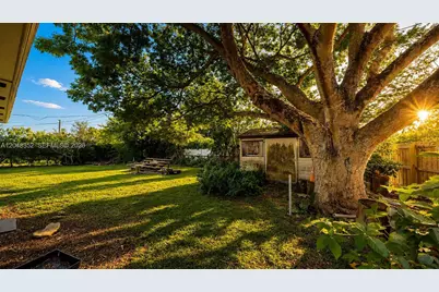 10020 Bahia Dr, Cutler Bay, FL 33189 - Photo 46
