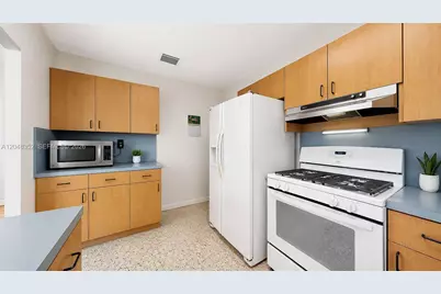 10020 Bahia Dr, Cutler Bay, FL 33189 - Photo 16