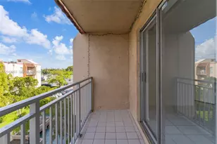 4715 NW 7th St, Miami, FL 33126 - Photo 16