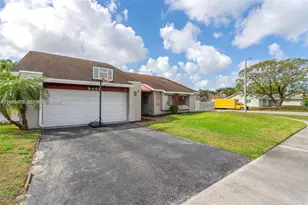 8650 NW 46th Ct, Lauderhill, FL 33351 - Photo 4