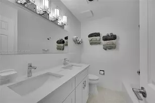 808 SW 12th Ct, Fort Lauderdale, FL 33315 - Photo 24